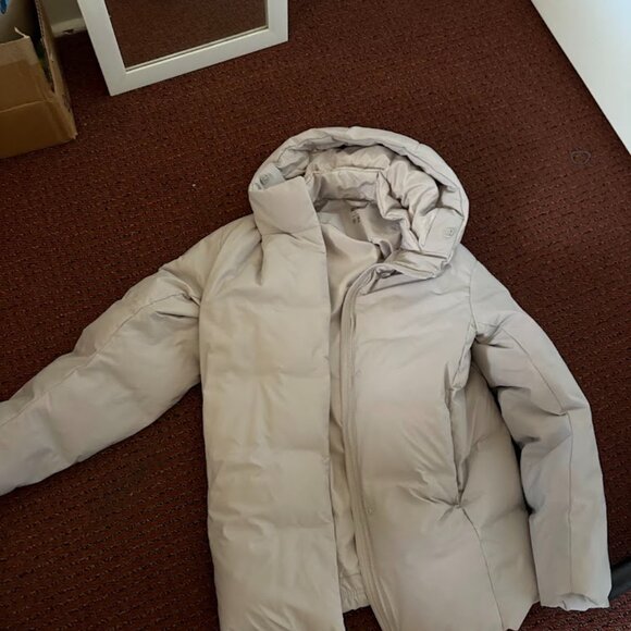 Uniqlo Seamless Down Short Coat size S - Picture 4 of 4